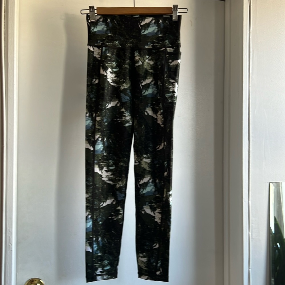 Sweaty Betty Super Sculpt leggings. 7/8 length, size XS. Color: green pattern.